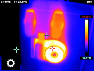 Ultradźwiękowy wykrywacz nieszczelności LEAKSHOOTER V2T+IR z kamerą termowizyjną i ekranem dotytkowym (widok obrazu termowizyjnego).